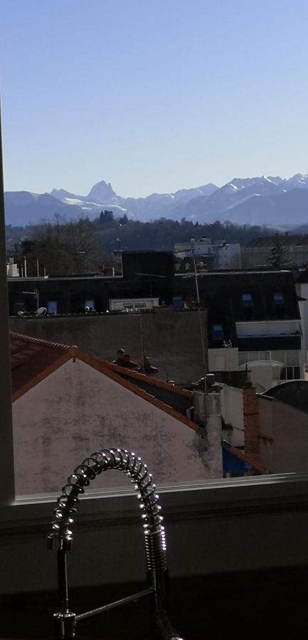 Appartement tout confort 2 chbres - 72m2 - avec terrasse et vue Pyrénées Pau Exterior foto