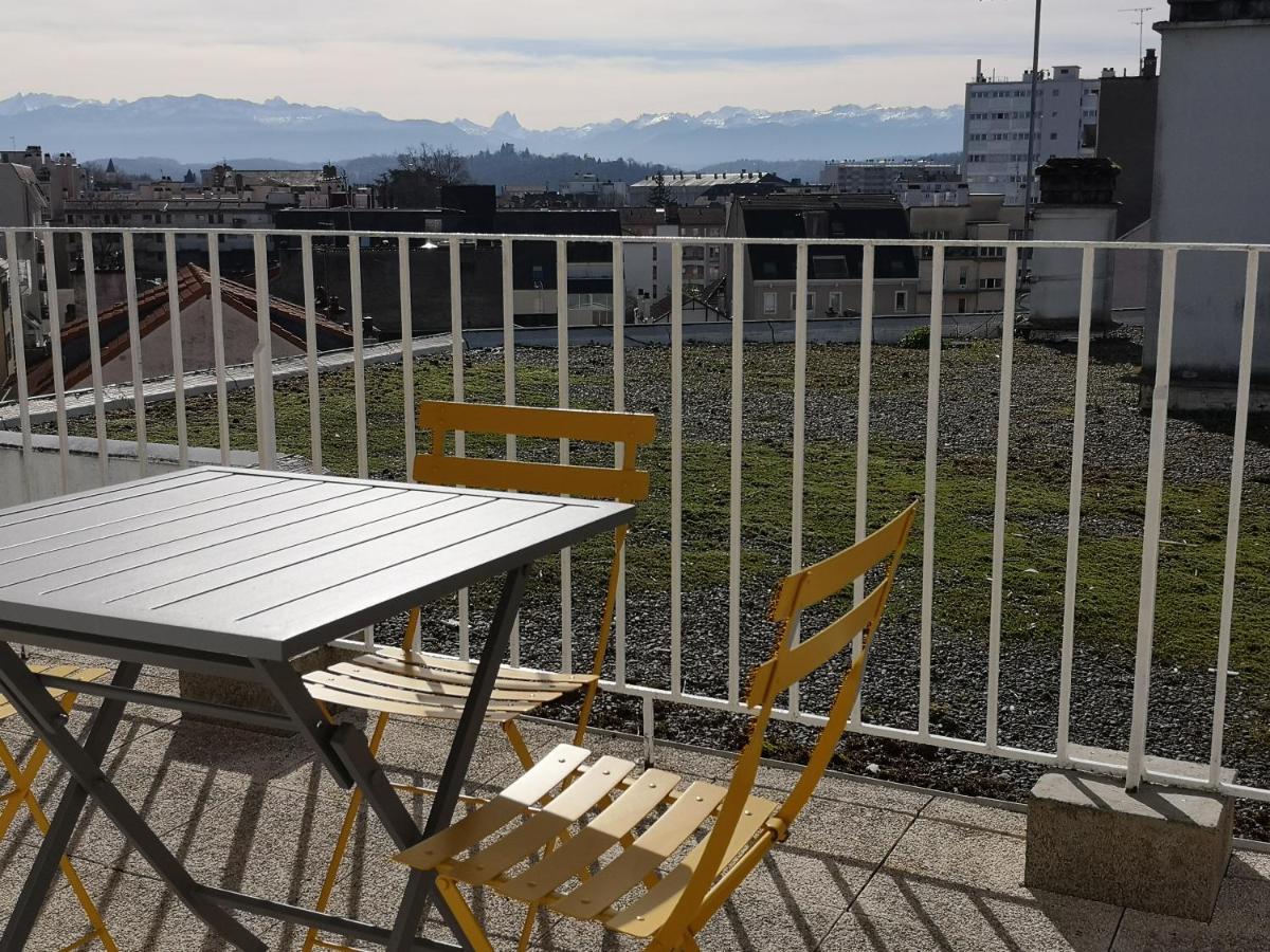 Appartement tout confort 2 chbres - 72m2 - avec terrasse et vue Pyrénées Pau Exterior foto