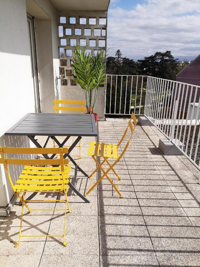 Appartement tout confort 2 chbres - 72m2 - avec terrasse et vue Pyrénées Pau Exterior foto