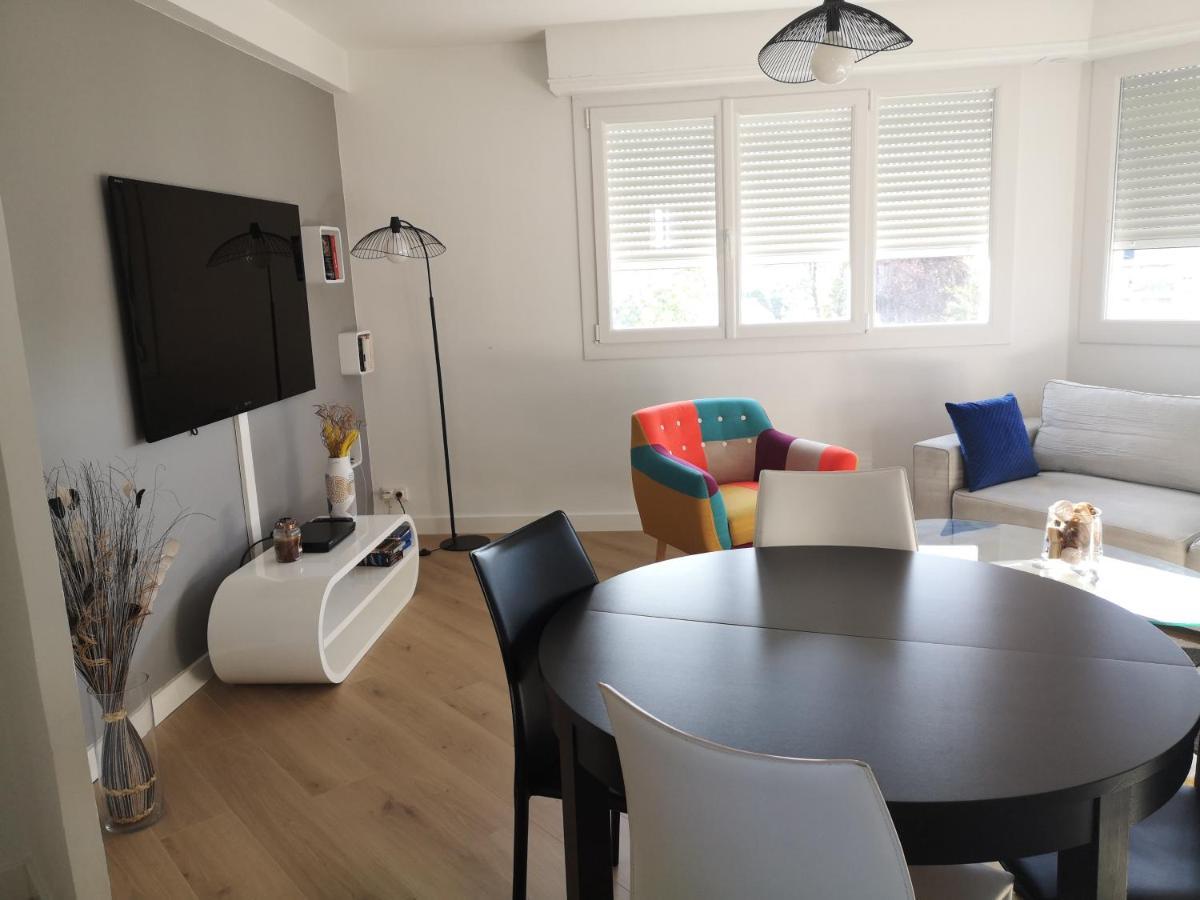 Appartement tout confort 2 chbres - 72m2 - avec terrasse et vue Pyrénées Pau Exterior foto